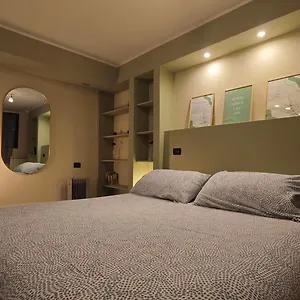Aleph With Private Parking, Next Train Station Apartament